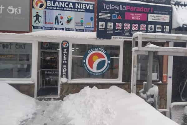Blanca Nieve ski and snowboard - school and rental