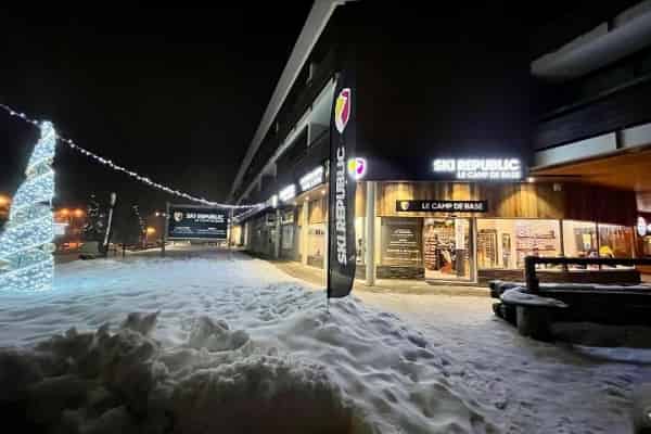 Ski Republic Centre Station Le Camp de Base