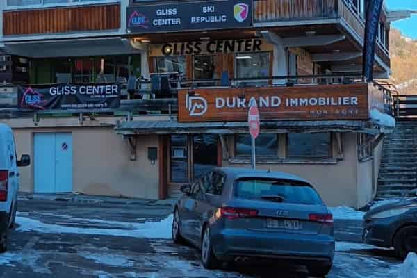 Ski Republic Centre Station Gliss Center